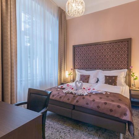 Wellness & Spa Hotel Villa Regenhart Есеник Экстерьер фото