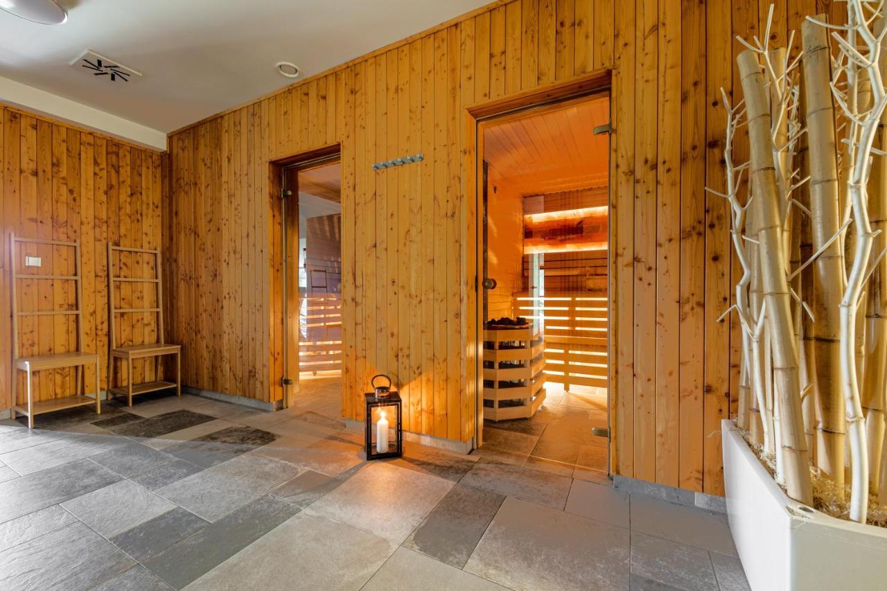 Wellness & Spa Hotel Villa Regenhart Есеник Экстерьер фото