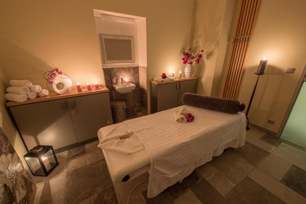 Wellness & Spa Hotel Villa Regenhart Есеник Экстерьер фото