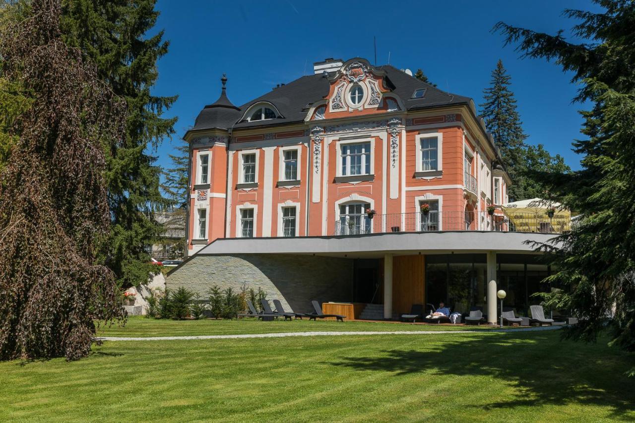 Wellness & Spa Hotel Villa Regenhart Есеник Экстерьер фото