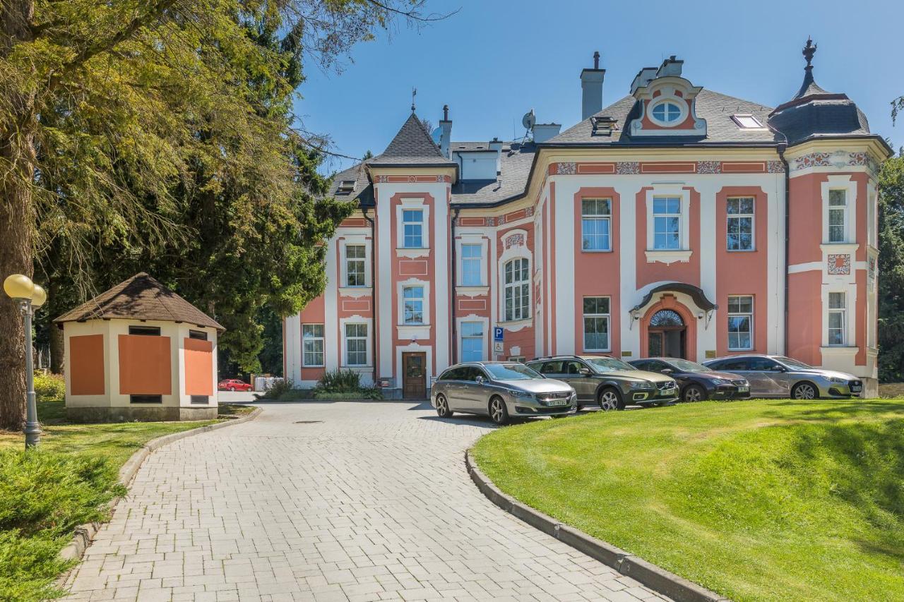 Wellness & Spa Hotel Villa Regenhart Есеник Экстерьер фото