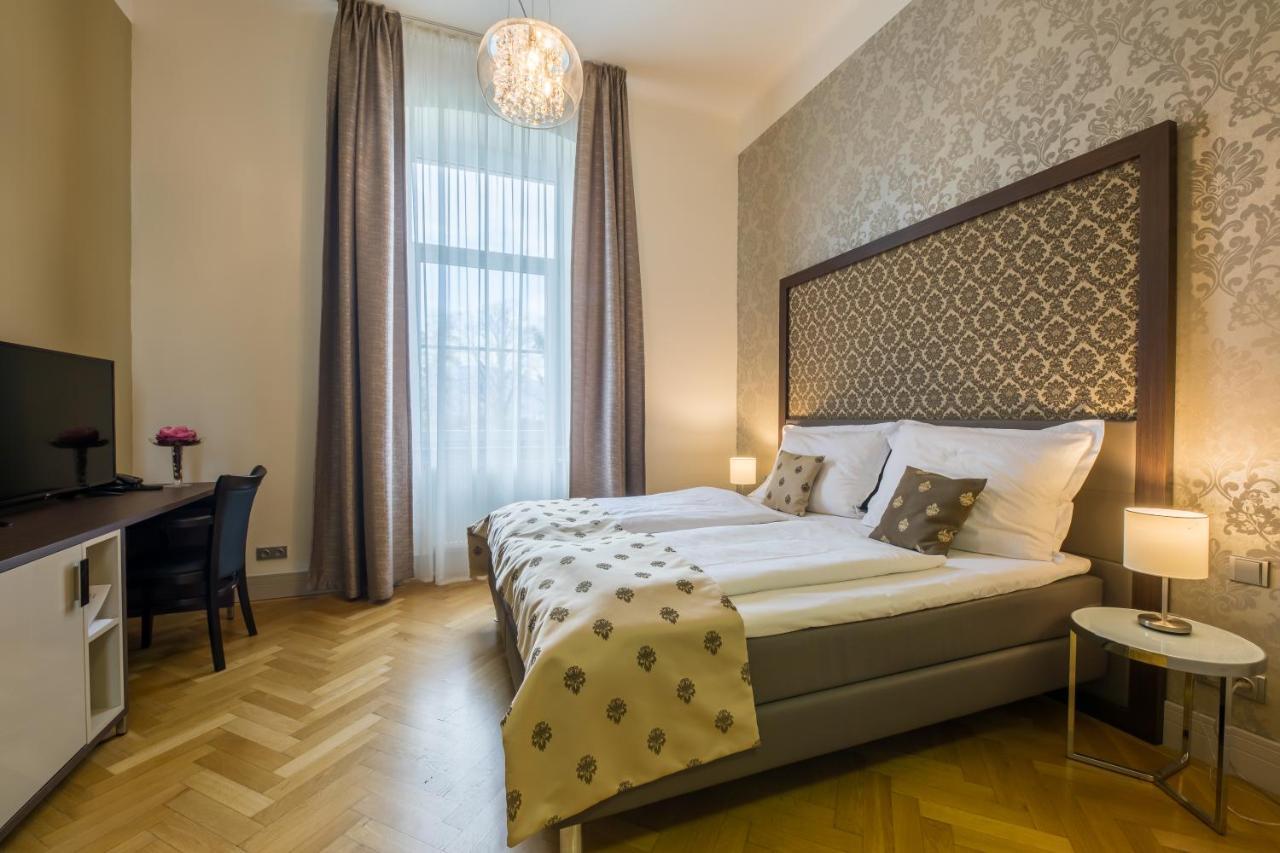 Wellness & Spa Hotel Villa Regenhart Есеник Экстерьер фото