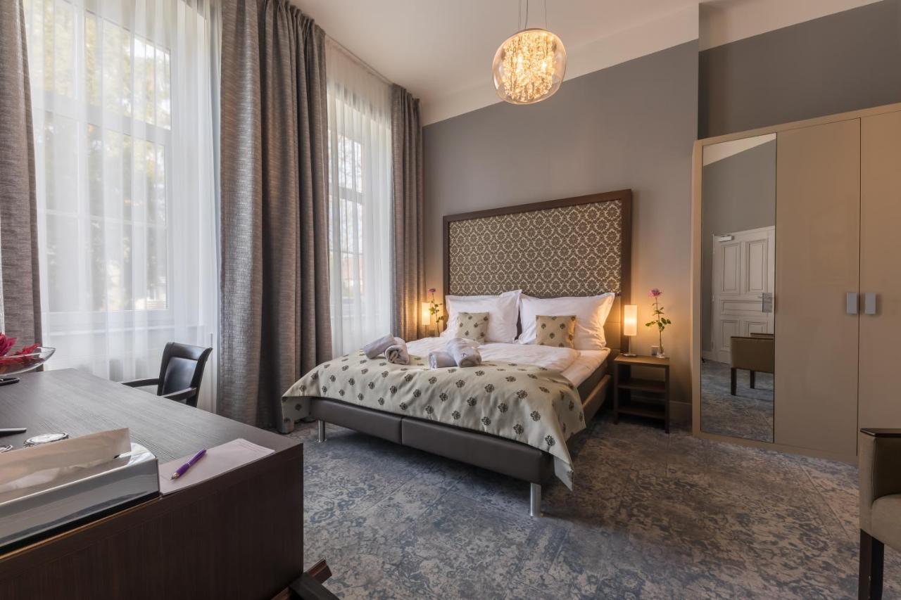 Wellness & Spa Hotel Villa Regenhart Есеник Экстерьер фото