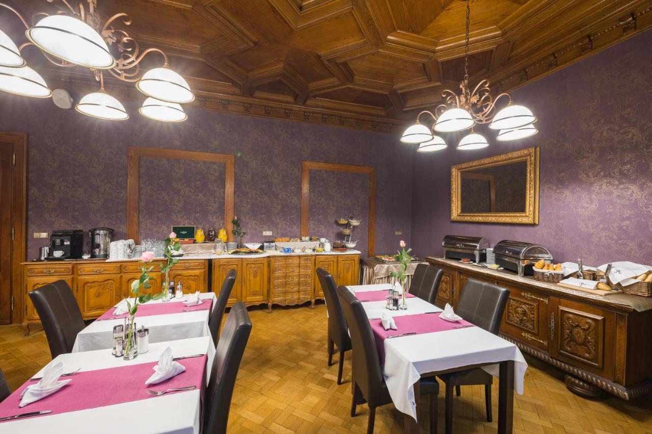 Wellness & Spa Hotel Villa Regenhart Есеник Экстерьер фото